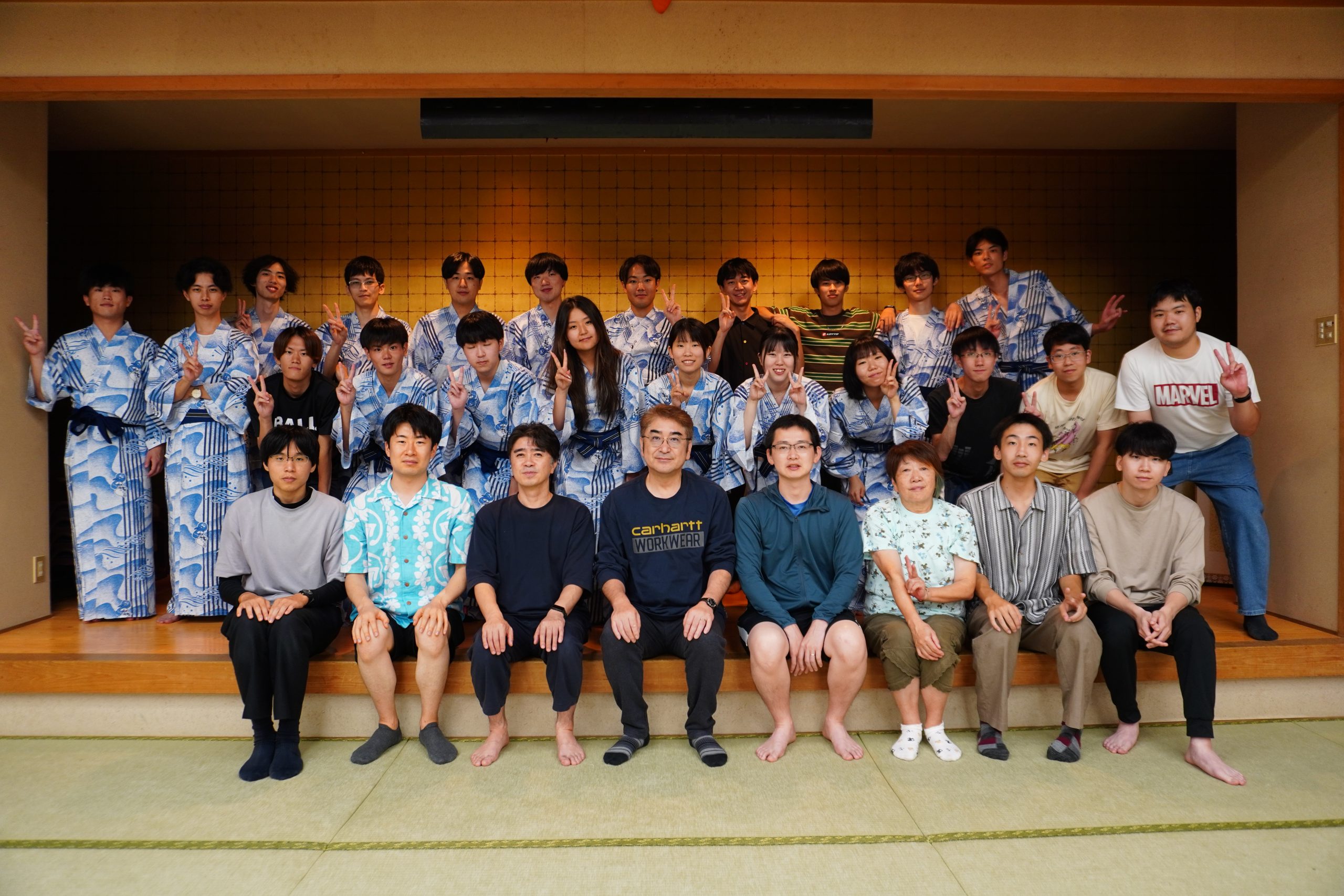 宿泊地での集合写真